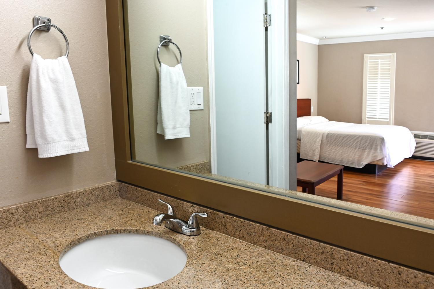Days Inn By Wyndham San Francisco S/Oyster Point Airport South San Francisco Bagian luar foto